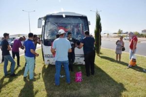 Otel servisi ref&uuml;je &ccedil;ıktı: 5 yaralı