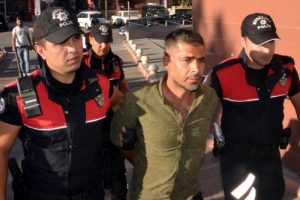 Mezarlık ziyaretinde hırsızlık yapan ş&uuml;pheli tutuklandı