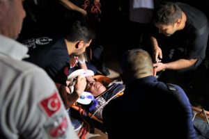 Bursa'da yaslandığı korkuluklar kırılınca dere yatağına d&uuml;şt&uuml;!