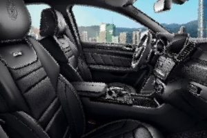 Ev sahibi uyurken 2 Mercedes'ini &ccedil;aldı