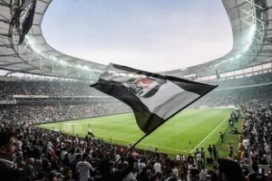 Beşiktaş'tan 4 dilde "ma&ccedil;a gelmeyin" uyarısı