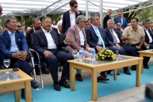 Bakanın katıldığı şenlikte gerginlik
