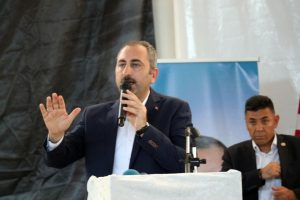 "AK Parti'nin tabelası kimsenin tapulu tabelası değildir"