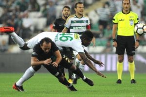 Bursaspor, Akhisarspor'u 3 golle ge&ccedil;ti