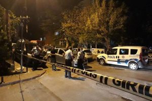 Ankara'da pompalı t&uuml;fek ve tabancalarla dehşet sa&ccedil;tılar: 8 yaralı