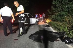 Otomobilin &ccedil;arptığı motosiklet s&uuml;r&uuml;c&uuml;s&uuml; &ouml;ld&uuml;