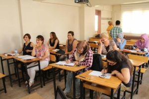 Hayatlarını kolaylaştırmak i&ccedil;in T&uuml;rk&ccedil;e &ouml;ğreniyorlar