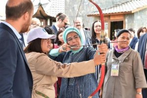 Emine Erdoğan Kazakistan'da ok attı