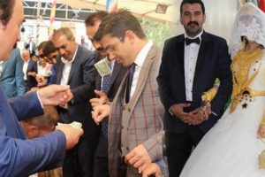 Bileklerinde yer kalmayınca beline bağladılar