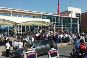 130 avukat savunma i&ccedil;in mahkemede