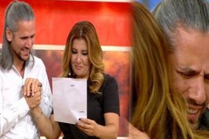 &Uuml;nl&uuml; sunucu 42 yıl sonra ger&ccedil;eği &ouml;ğrendi: G&ouml;zyaşlarına boğuldu