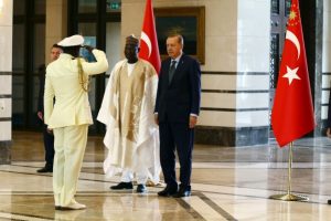 Nijerya B&uuml;y&uuml;kel&ccedil;isi g&uuml;ven mektubunu sundu