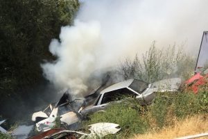 Otlardan &ccedil;ıkan yangın otoparka sı&ccedil;radı