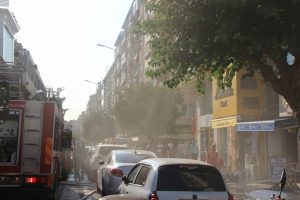 Manisa'da korkutan depo yangını