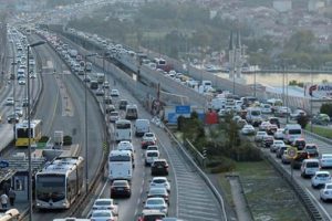 İstanbul trafiğinde okul servisi yoğunluğunu