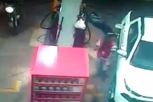 Polisin vurduğu soyguncu &ouml;ld&uuml;
