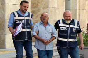 O dolandırıcı bankaya girerken yakalandı