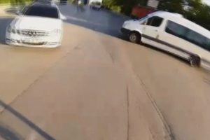 Bursa'da bisiklet&ccedil;inin kazası kask kamerasına yansıdı!