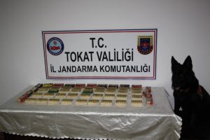 Uzman &ccedil;avuşun bavulundan bin 800 adet mermi &ccedil;ıktı