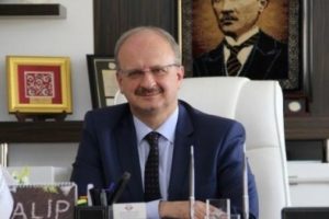 Rekt&ouml;r FET&Ouml; soruşturması &uuml;zerine istifa etti