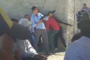 Pompalı t&uuml;fekle eğlencenin ortasına daldılar