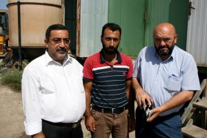 Bursa'da parkta bulduğu para dolu c&uuml;zdanı sahibine teslim etti