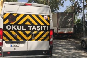 Uyuyakalan &ccedil;ocuk okul servisinde unutuldu