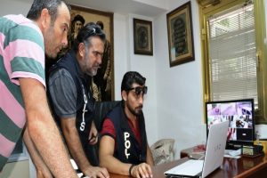 Kafası kesilen yavru kedi emniyeti harekete ge&ccedil;irdi