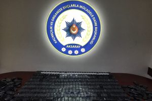 Otomobilin yakıt deposundan &ccedil;ıktı