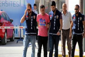Eşini ve misafirini &ouml;ld&uuml;ren şahıs yakalandı