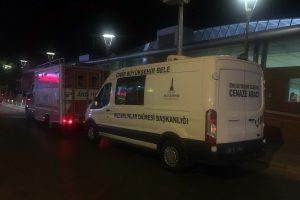 Metronun &ouml;n&uuml;ne atlayarak canına kıydı