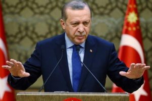 Erdoğan'dan belediye başkanlarına uyarı: L&uuml;ks yaşamdan uzak durun