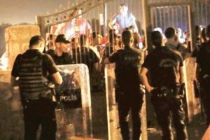 Cenazeye &ccedil;irkin saldırı tepki yağdı