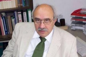 &Uuml;nl&uuml; bilim adamı u&ccedil;akta yaşamını yitirdi