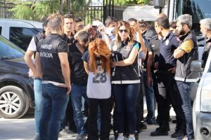 Eş zamanlı operasyonda zehir tacirlerine darbe