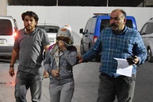 Bir&ccedil;ok su&ccedil;tan aranan kadın ş&uuml;pheli yakalandı
