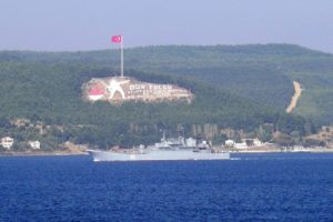 Rus savaş gemisi &Ccedil;anakkale Boğazı'ndan ge&ccedil;ti