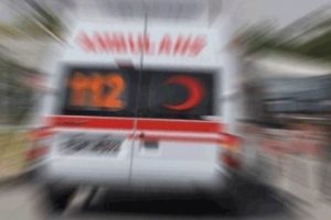 Kamyon ile hafif ticari ara&ccedil; &ccedil;arpıştı!