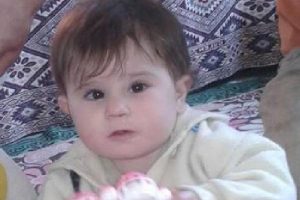 Babasının otomobille &ccedil;arptığı minik Bet&uuml;l &ouml;ld&uuml;