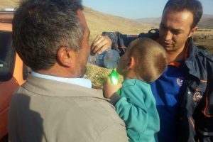 Kaybolan 3 yaşındaki &ccedil;ocuğu &ccedil;obanlar buldu