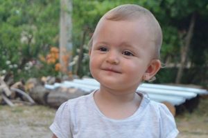 1.5 yaşındaki Zehra balkondan d&uuml;şerek &ouml;ld&uuml;