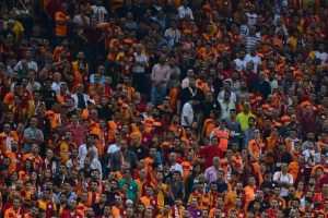 Galatasaray trib&uuml;nlerinden Ramazan'a tepki