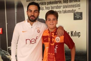 Antalya'da trib&uuml;nden &ccedil;ıkarılan Yigit, T&uuml;rk Telekom Stadyumu'nda