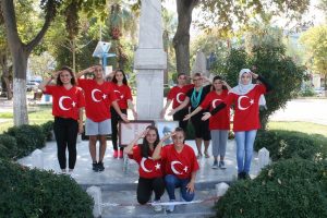Bursa'da gençlerden Mudanyalı şehit Şükrü Çavuş'a işaret dilinde klip