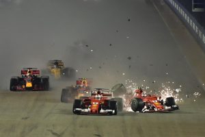 Formula 1'de feci kaza! Ferrariler yarış dışı kaldı