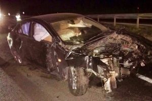 Kaza yapan s&uuml;r&uuml;c&uuml; kayıplara karıştı