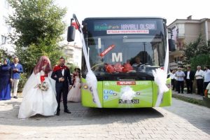 Tanıştıkları otob&uuml;s d&uuml;ğ&uuml;n ara&ccedil;ları oldu