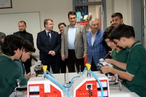 Bursa'daki Murad H&uuml;davendigar Lisesi'ne 41 &uuml;lkeden &ouml;ğrenci