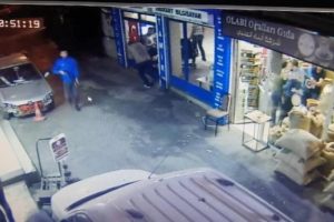 Bursa'da tıraş makinesini vermeyen berbere pompalı t&uuml;fekle saldırı