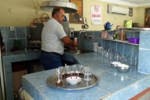 &Ccedil;alışacak personel bulamadığı i&ccedil;in iş yerini kapatacak